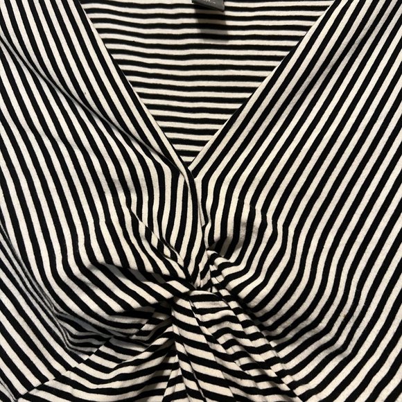 Kenneth Cole Reaction-Med black & white pin striped long sleeve comfortable top - Picture 7 of 9
